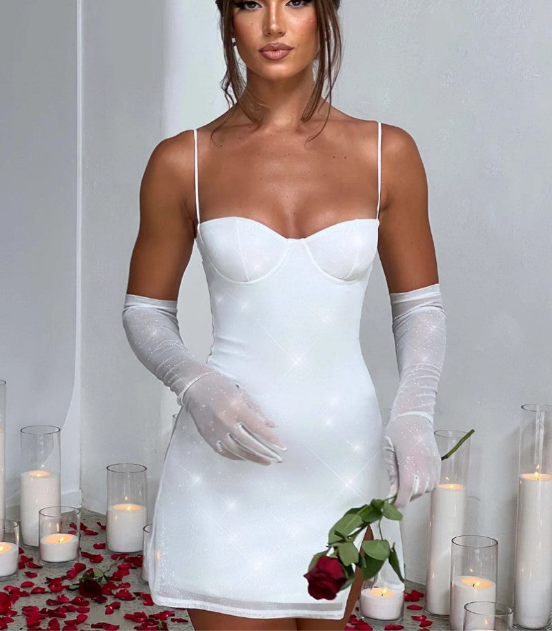 Trumpa suknelė su skeltuku ir petnešėlėmis