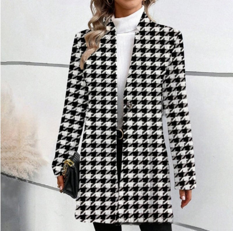 Raštuotas trenčkotas su standžia apykakle